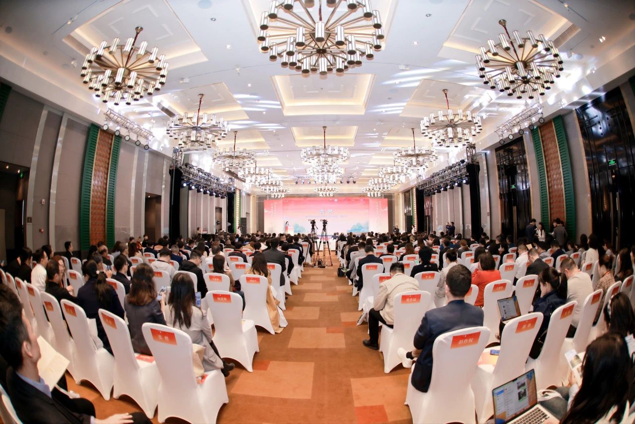 川渝文化旅游企业联盟、四川省文化旅游企业联盟2023年会在蓉开幕 游勇主持活动开幕式